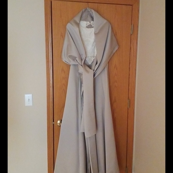 Theory Nettoyage Lace and Satin Gown with Shawl - Picture 10 of 12